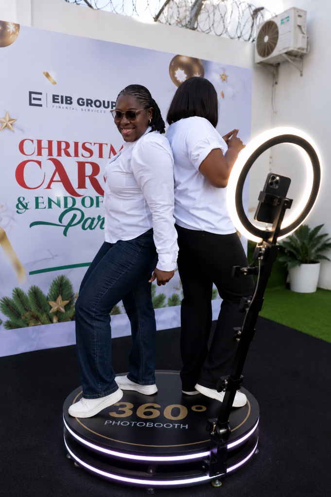 Professional PlayFactory 360 operators setting up the equipment